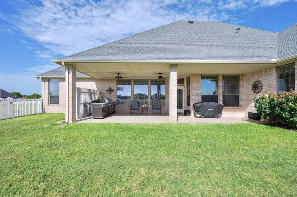 1009 Summerlin Drive Granbury TX 76048