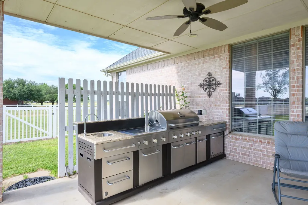 1009 Summerlin Drive Granbury TX 76048