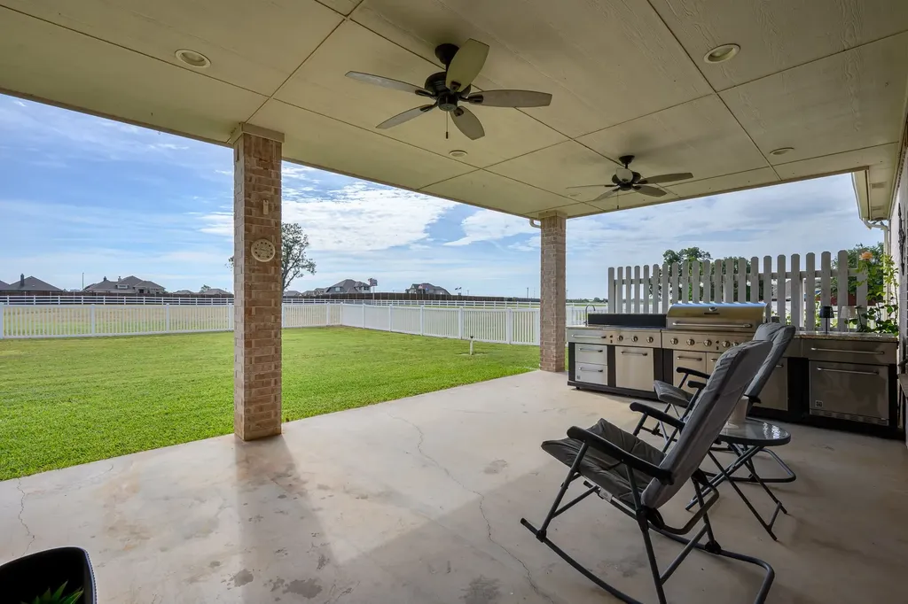 1009 Summerlin Drive Granbury TX 76048