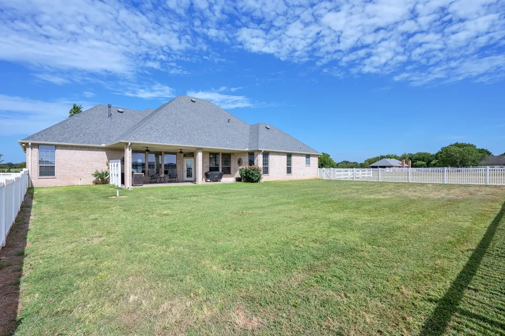 1009 Summerlin Drive Granbury TX 76048