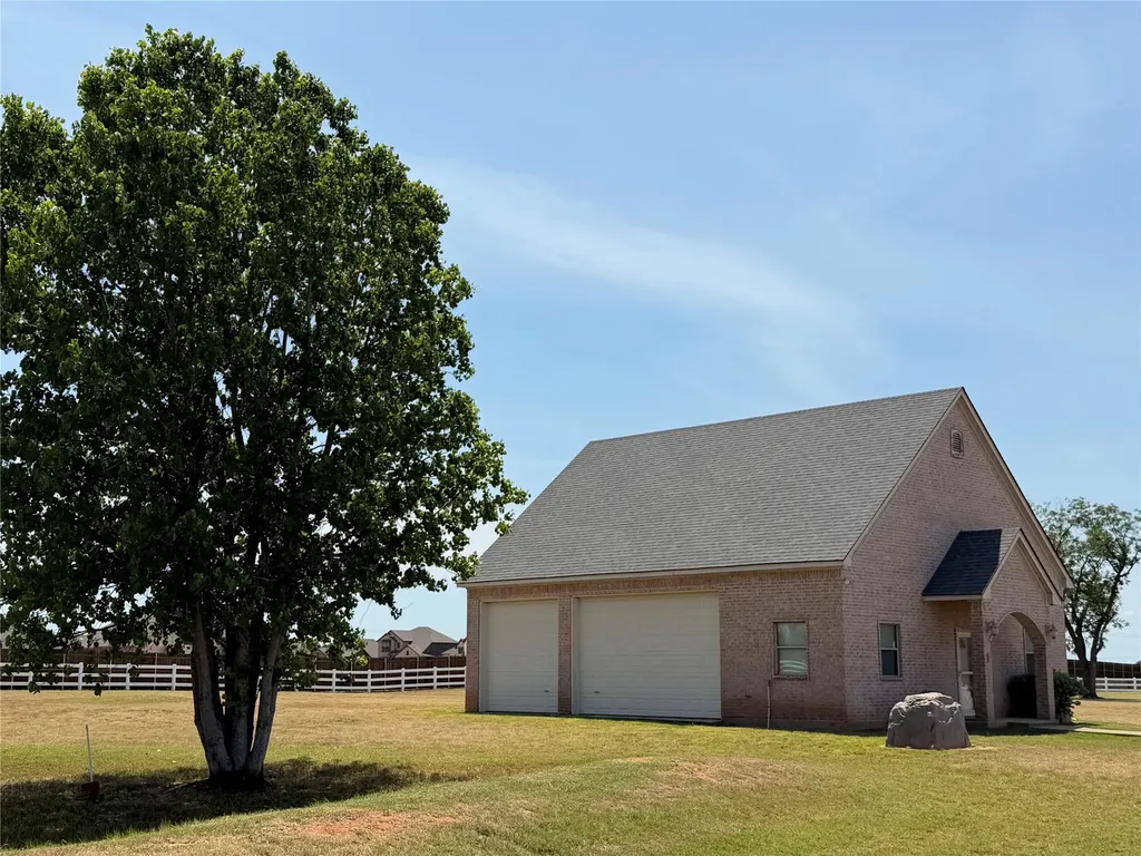 1009 Summerlin Drive Granbury TX 76048