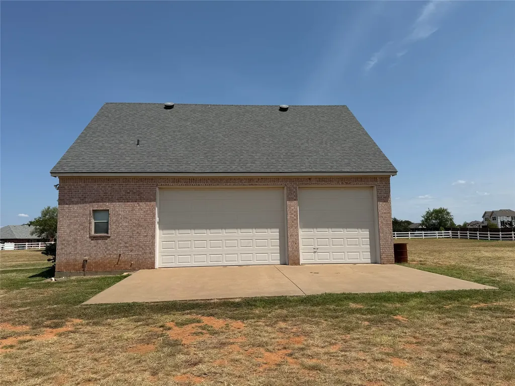 1009 Summerlin Drive Granbury TX 76048
