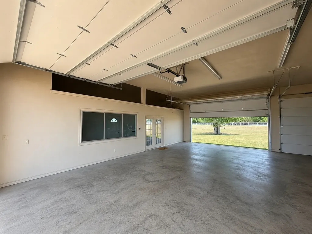 1009 Summerlin Drive Granbury TX 76048
