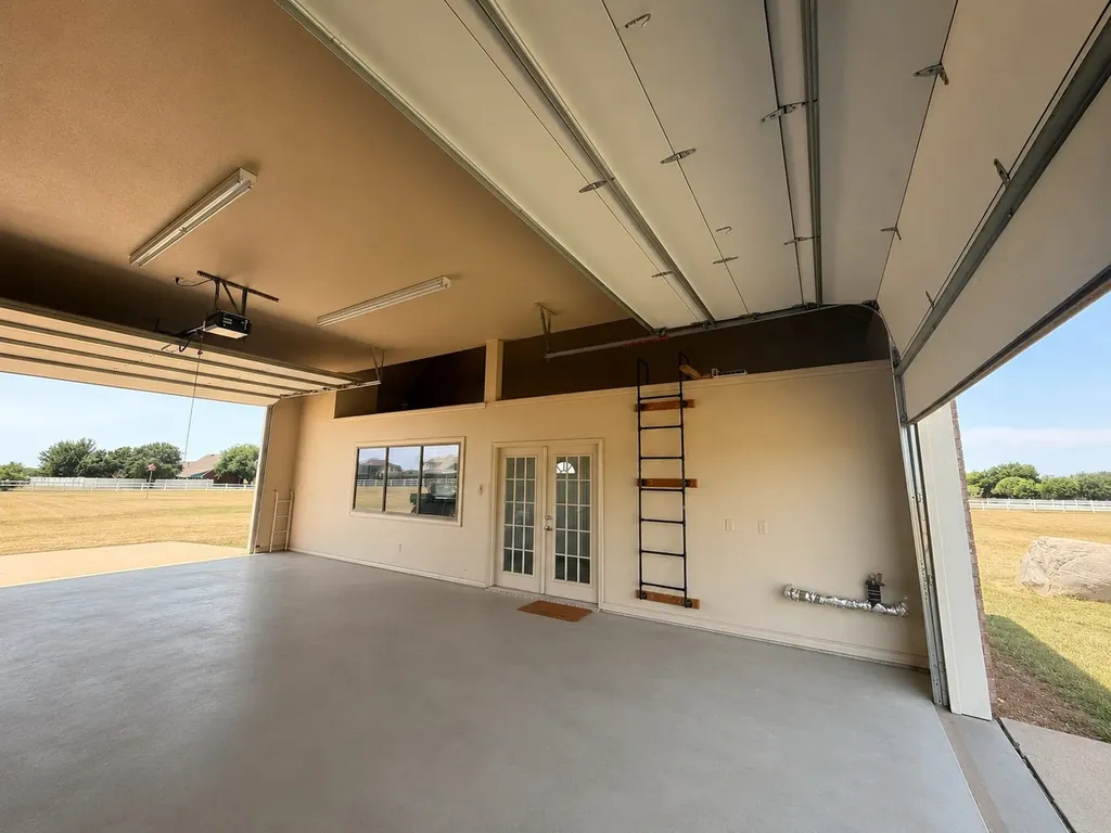 1009 Summerlin Drive Granbury TX 76048