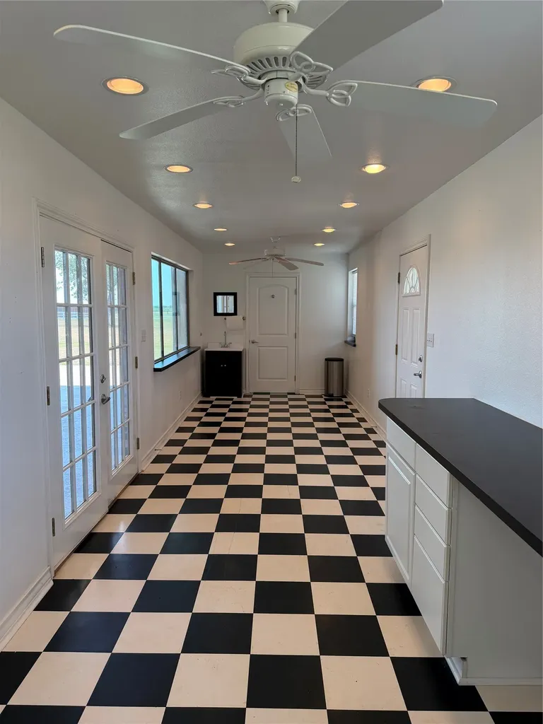 1009 Summerlin Drive Granbury TX 76048