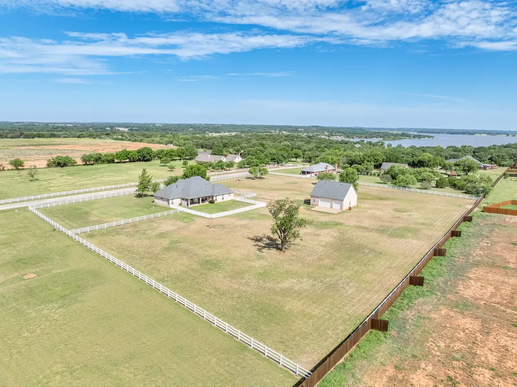 1009 Summerlin Drive Granbury TX 76048