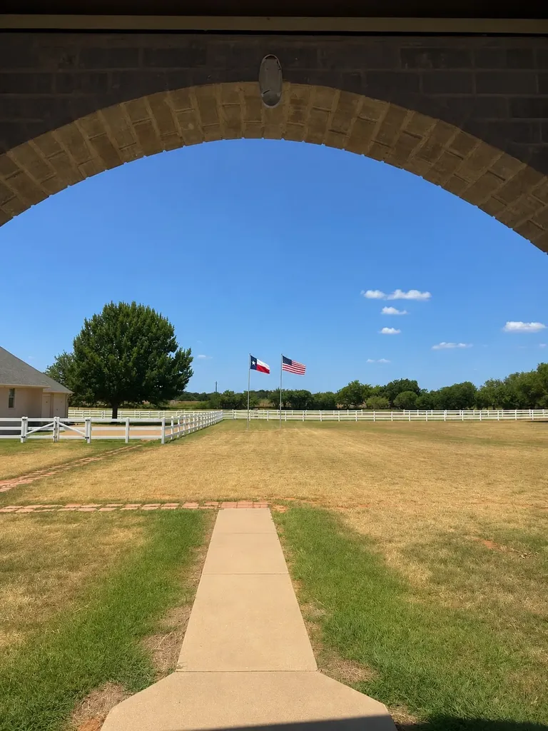 1009 Summerlin Drive Granbury TX 76048