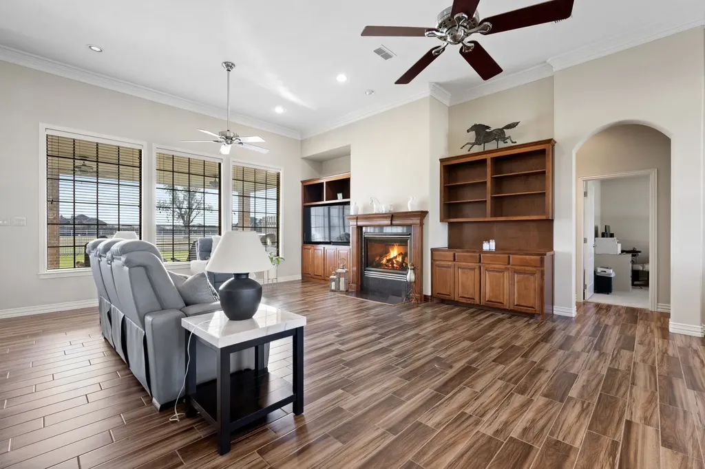 1009 Summerlin Drive Granbury TX 76048