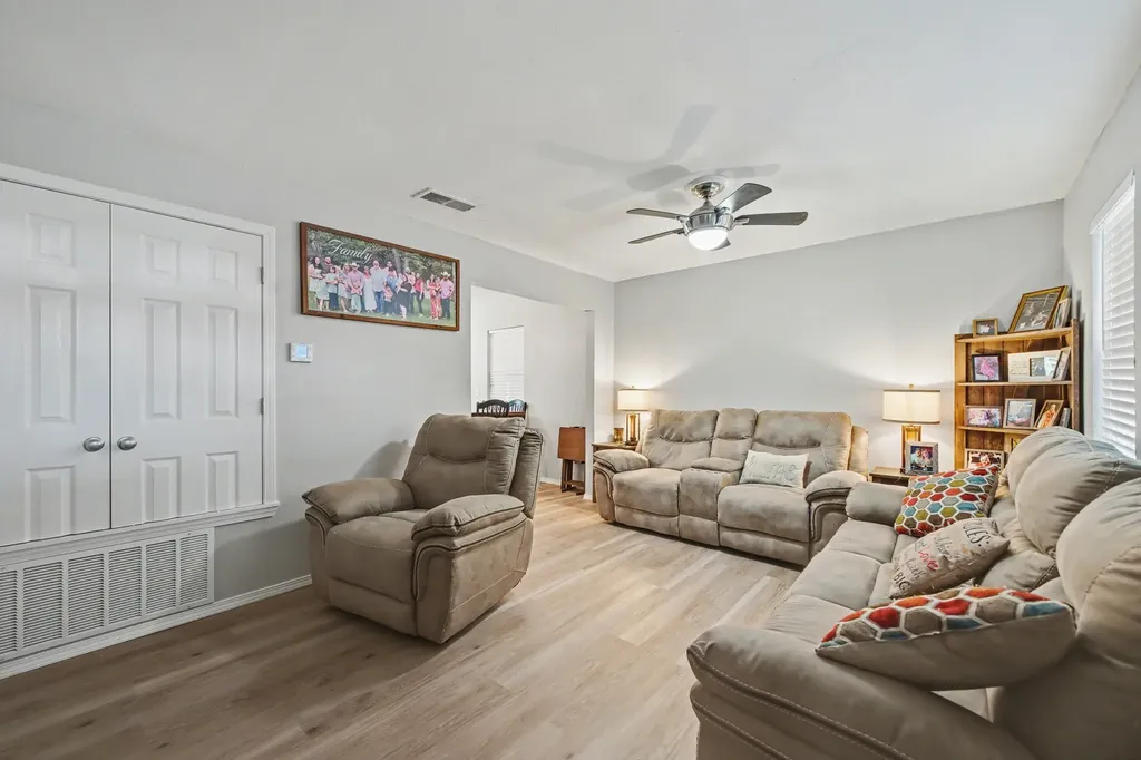 762 Oak Leaf Trail East Tawakoni TX 75472