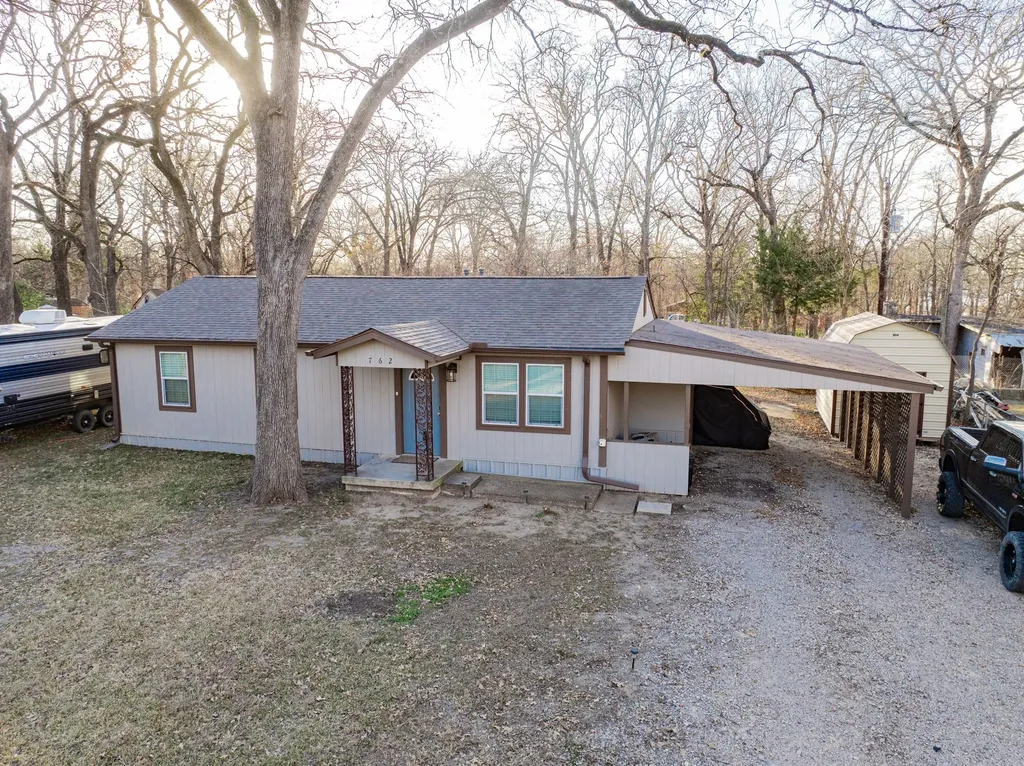 762 Oak Leaf Trail East Tawakoni TX 75472