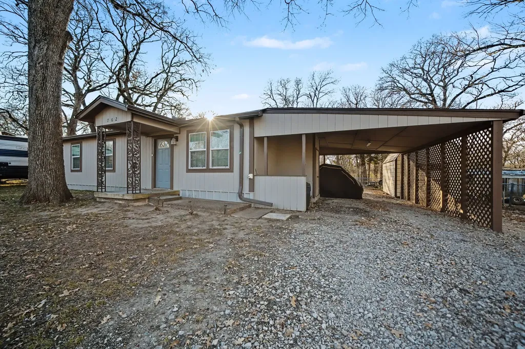 762 Oak Leaf Trail East Tawakoni TX 75472