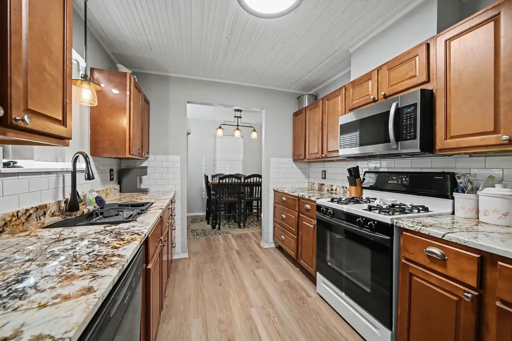 762 Oak Leaf Trail East Tawakoni TX 75472