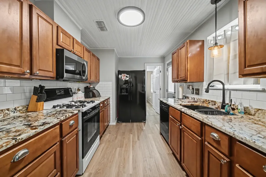 762 Oak Leaf Trail East Tawakoni TX 75472