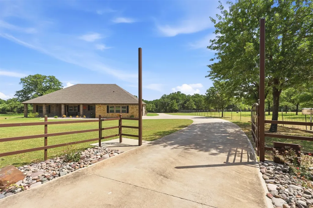 2951 Harwell Lake Road Weatherford TX 76088