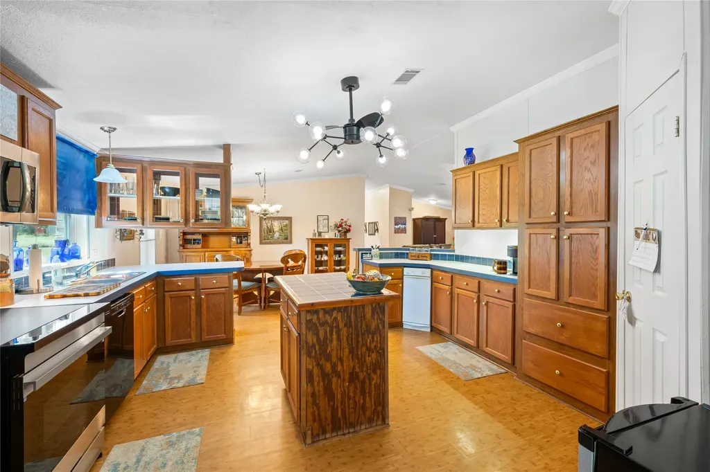 2022 Lamkin Road Mineral Wells TX 76067