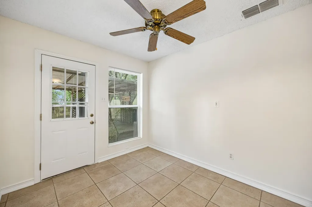 118 E Denton Drive Euless TX 76039
