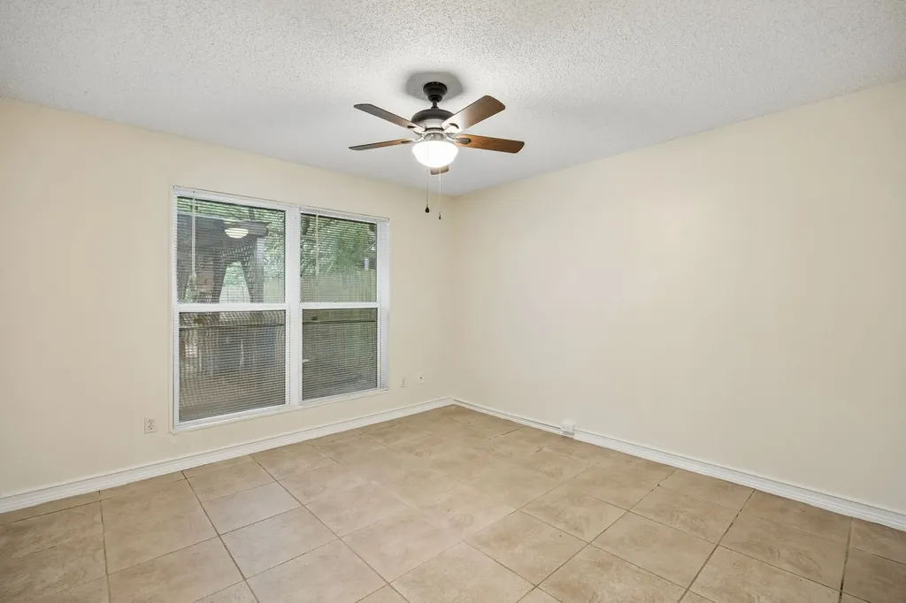 118 E Denton Drive Euless TX 76039
