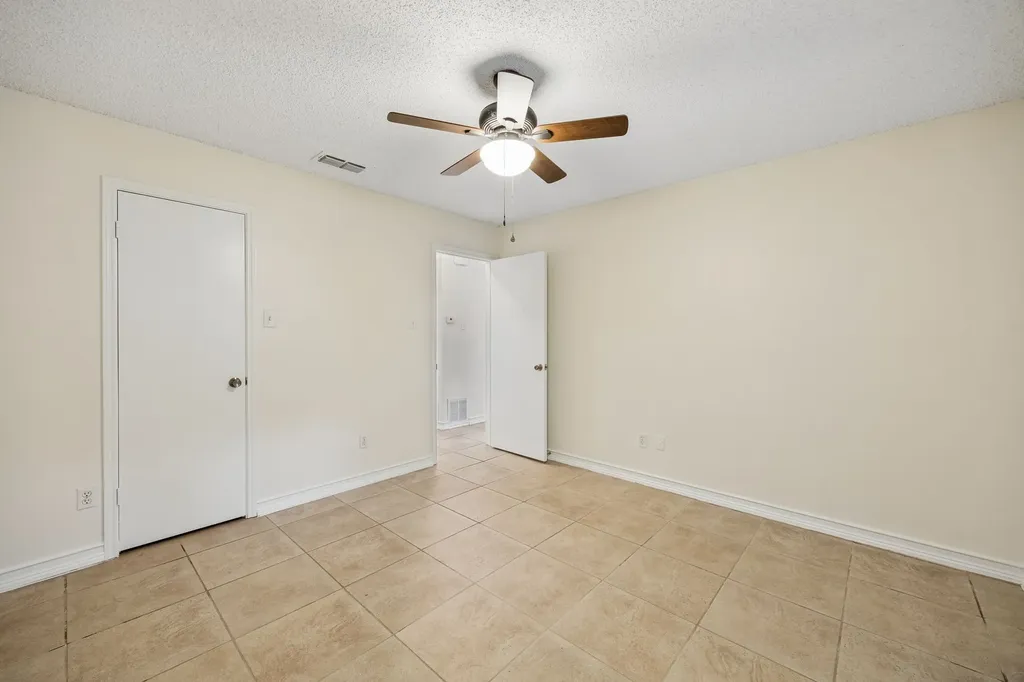 118 E Denton Drive Euless TX 76039