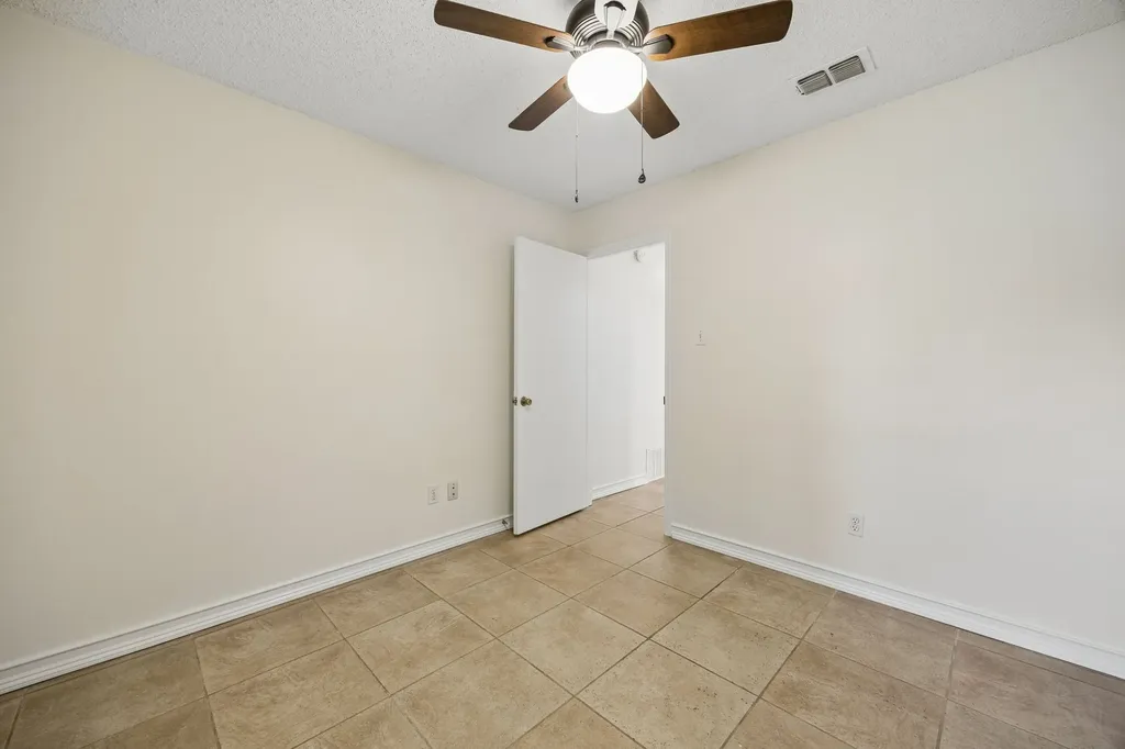 118 E Denton Drive Euless TX 76039