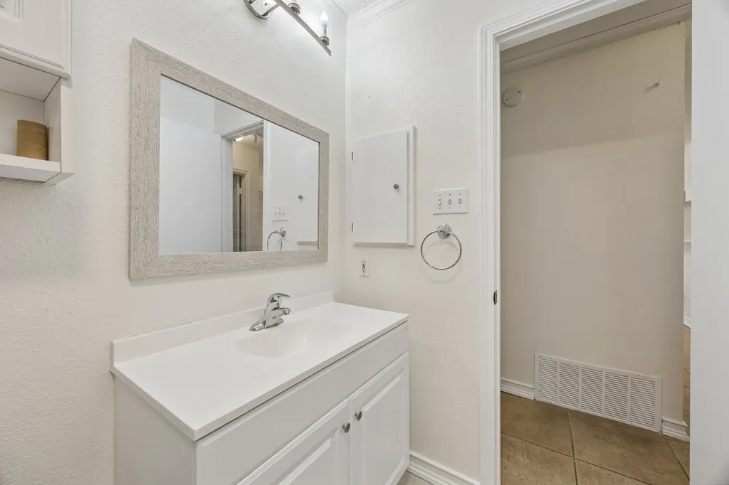 118 E Denton Drive Euless TX 76039
