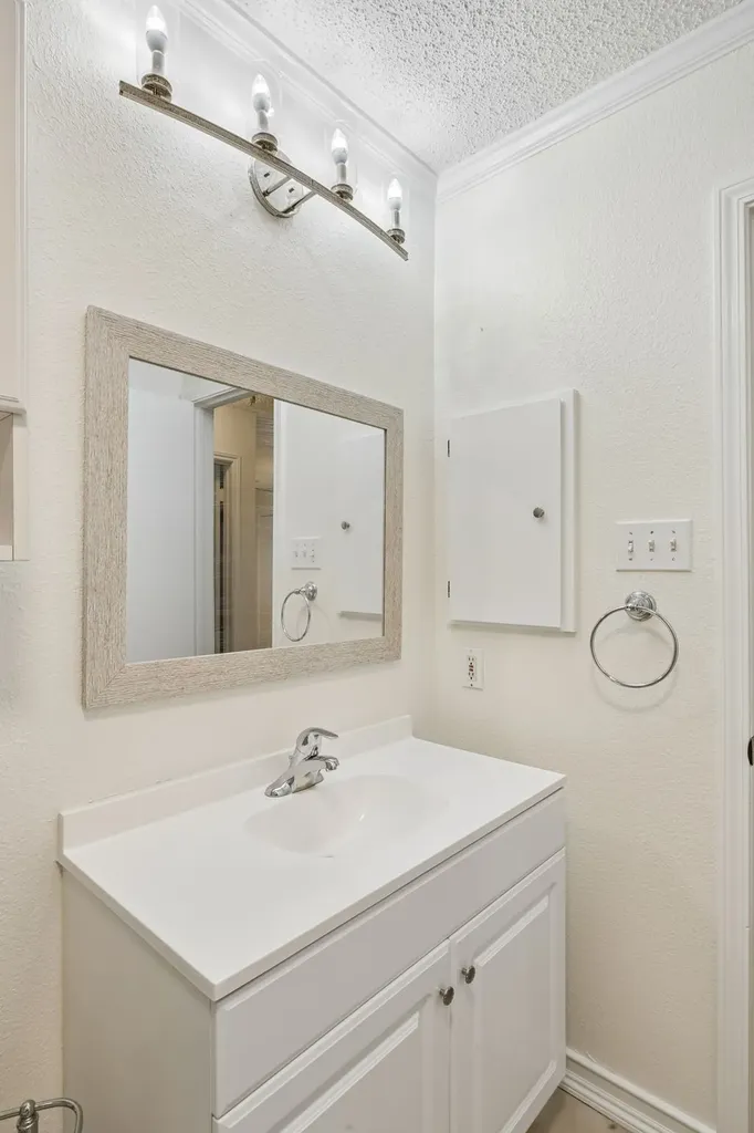 118 E Denton Drive Euless TX 76039
