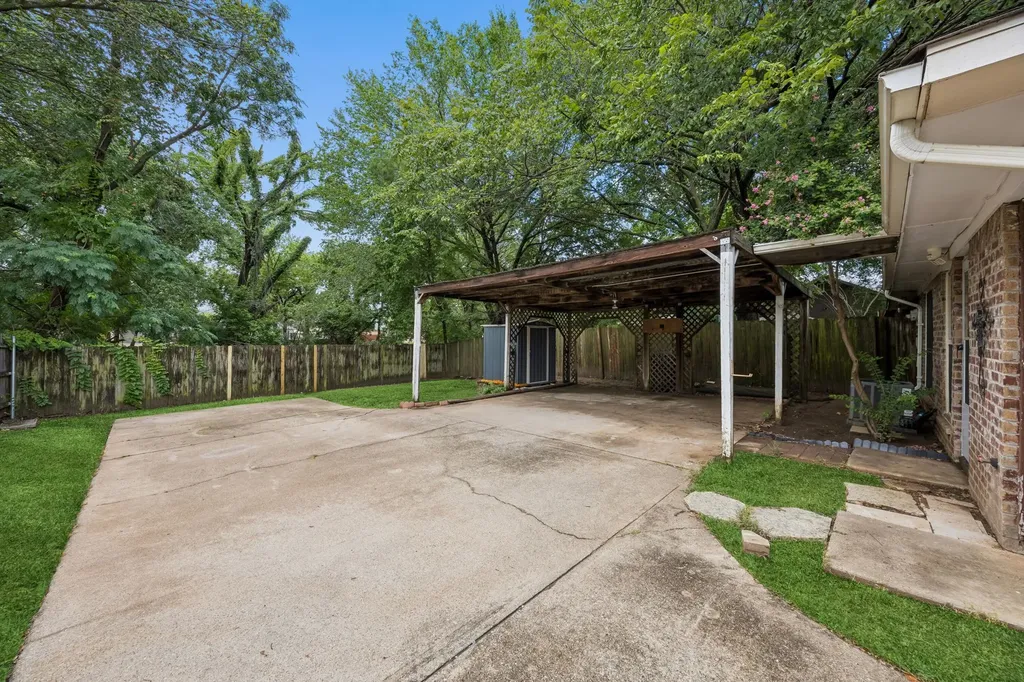 118 E Denton Drive Euless TX 76039