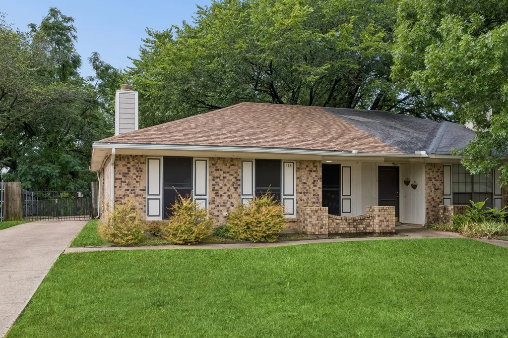118 E Denton Drive Euless TX 76039