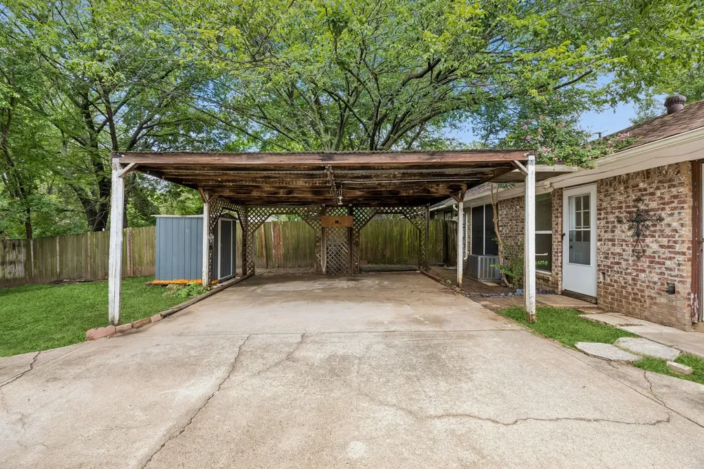 118 E Denton Drive Euless TX 76039