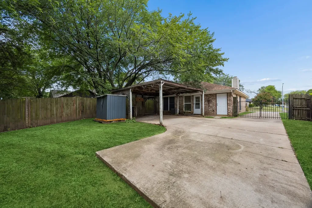 118 E Denton Drive Euless TX 76039