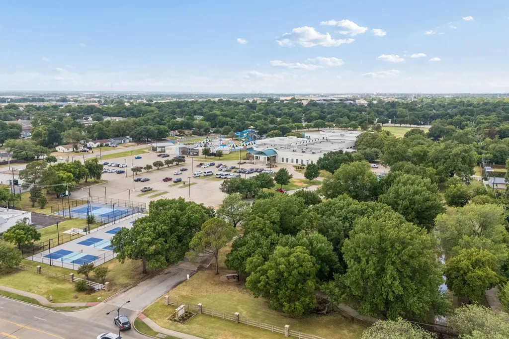 118 E Denton Drive Euless TX 76039
