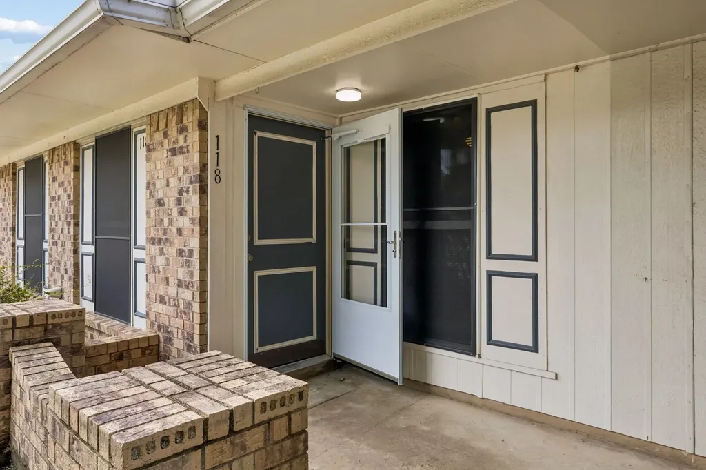 118 E Denton Drive Euless TX 76039
