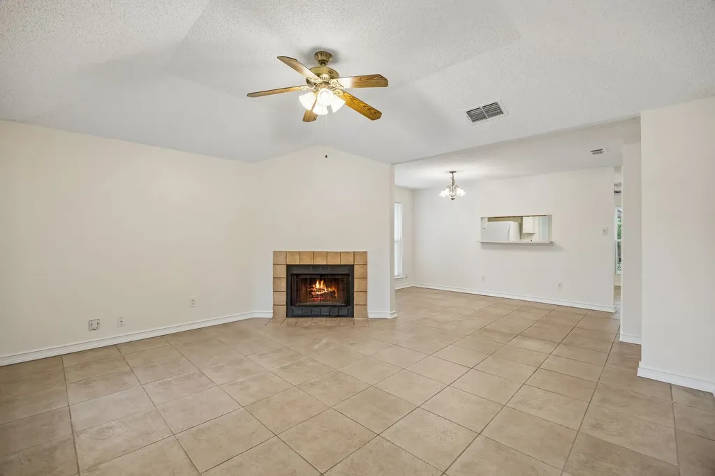118 E Denton Drive Euless TX 76039