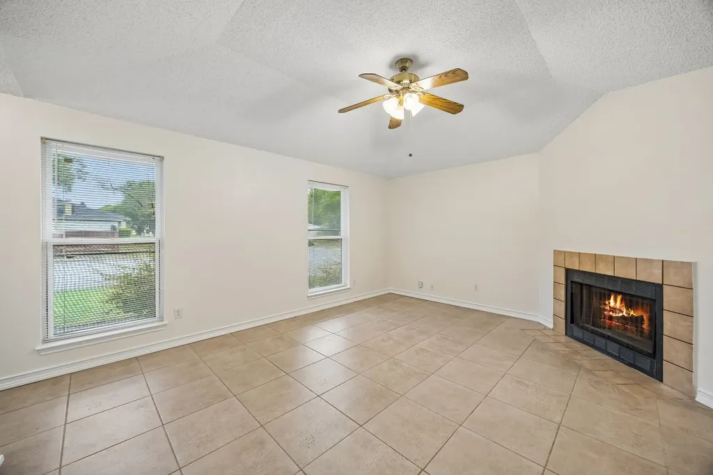 118 E Denton Drive Euless TX 76039