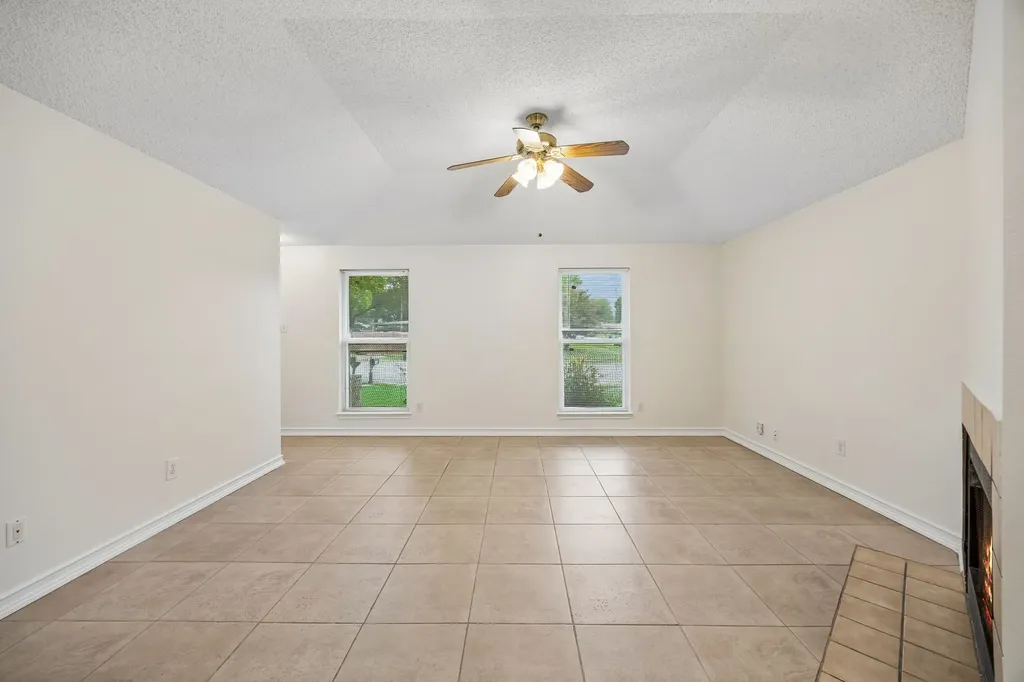 118 E Denton Drive Euless TX 76039