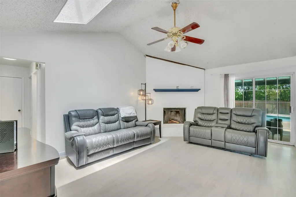 1832 Steinburg Lane Fort Worth TX 76134