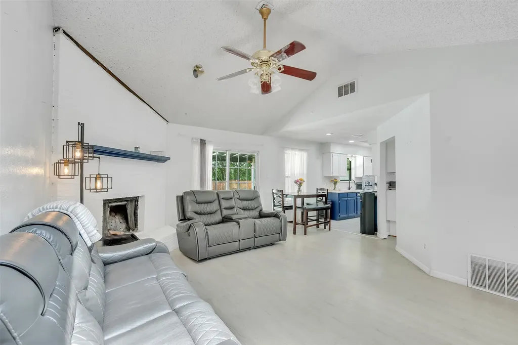 1832 Steinburg Lane Fort Worth TX 76134