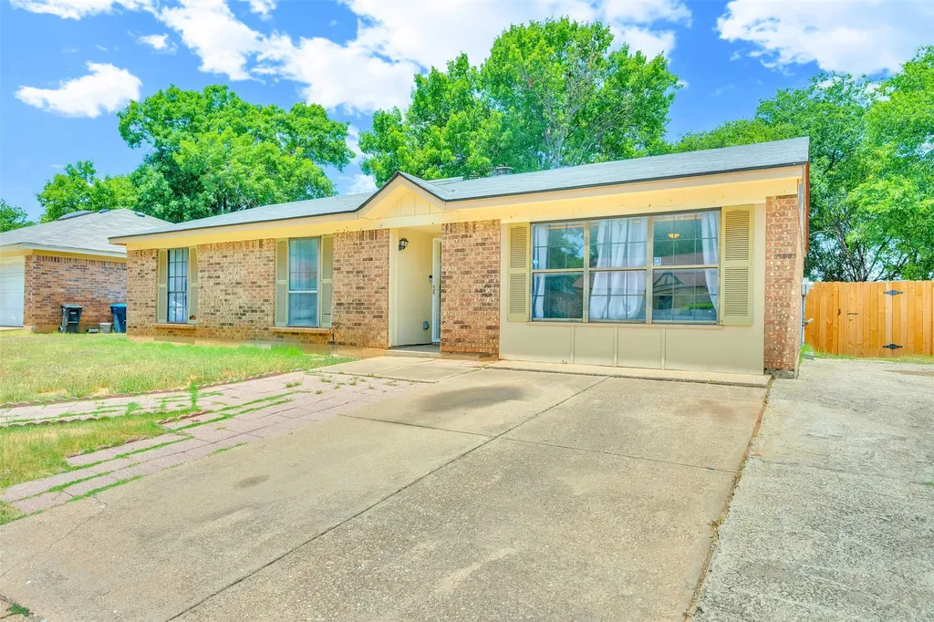 1832 Steinburg Lane Fort Worth TX 76134