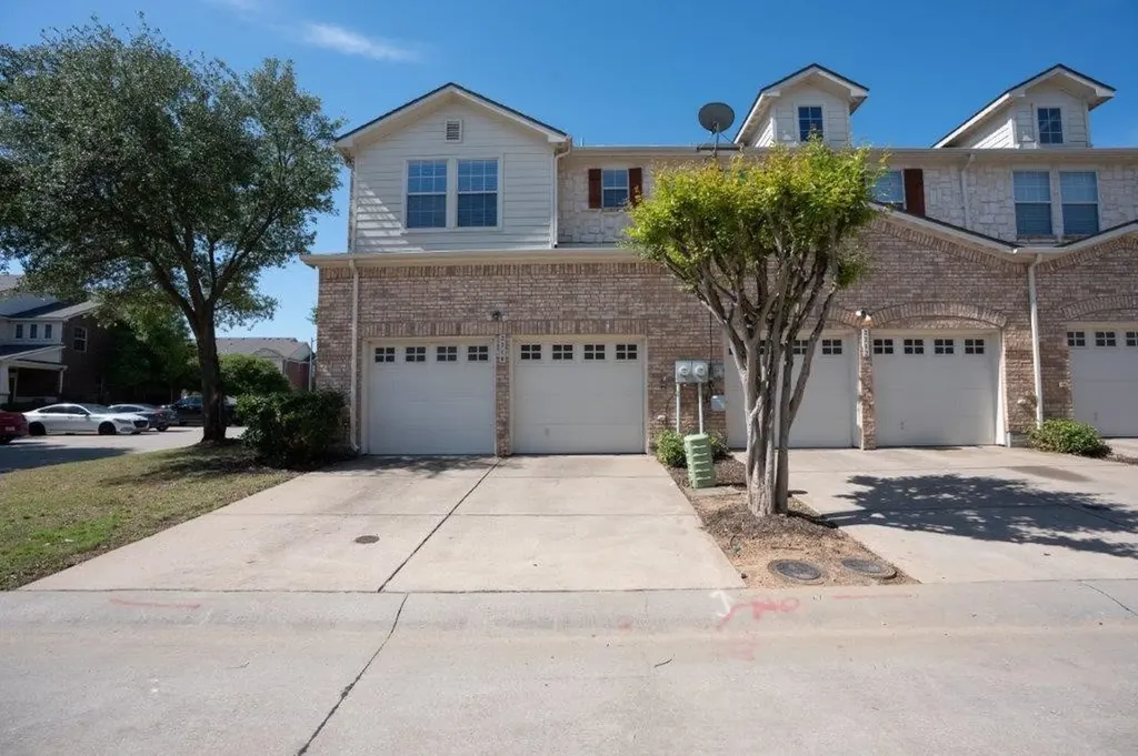 2210 Glacier Park Lane Grand Prairie TX 75050