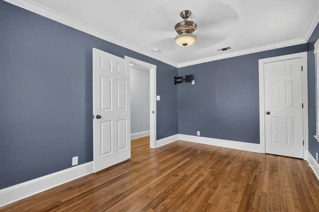 613 E Worth Street Grapevine TX 76051