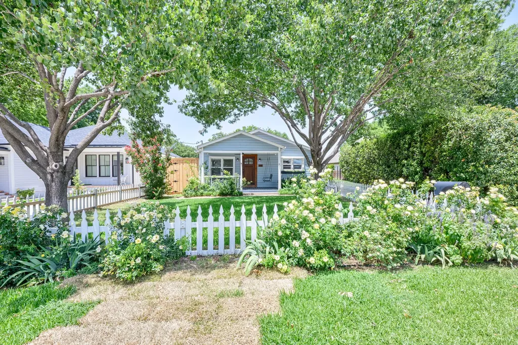613 E Worth Street Grapevine TX 76051