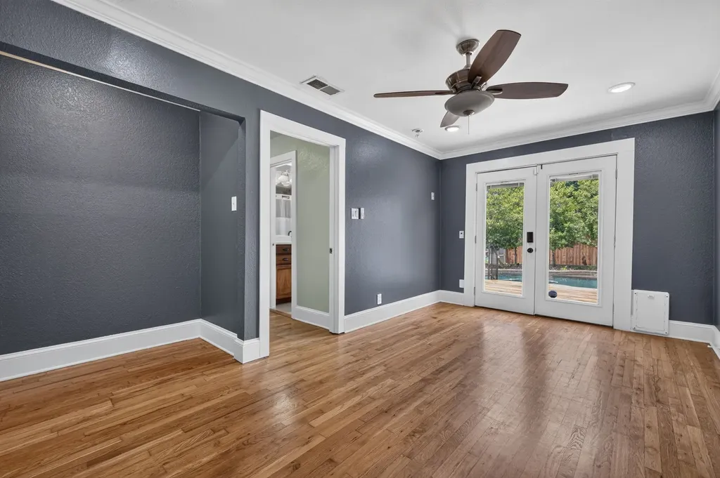 613 E Worth Street Grapevine TX 76051