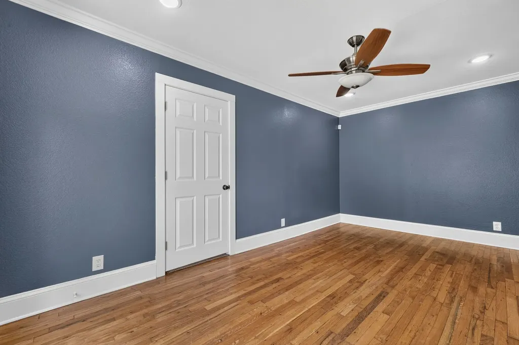 613 E Worth Street Grapevine TX 76051