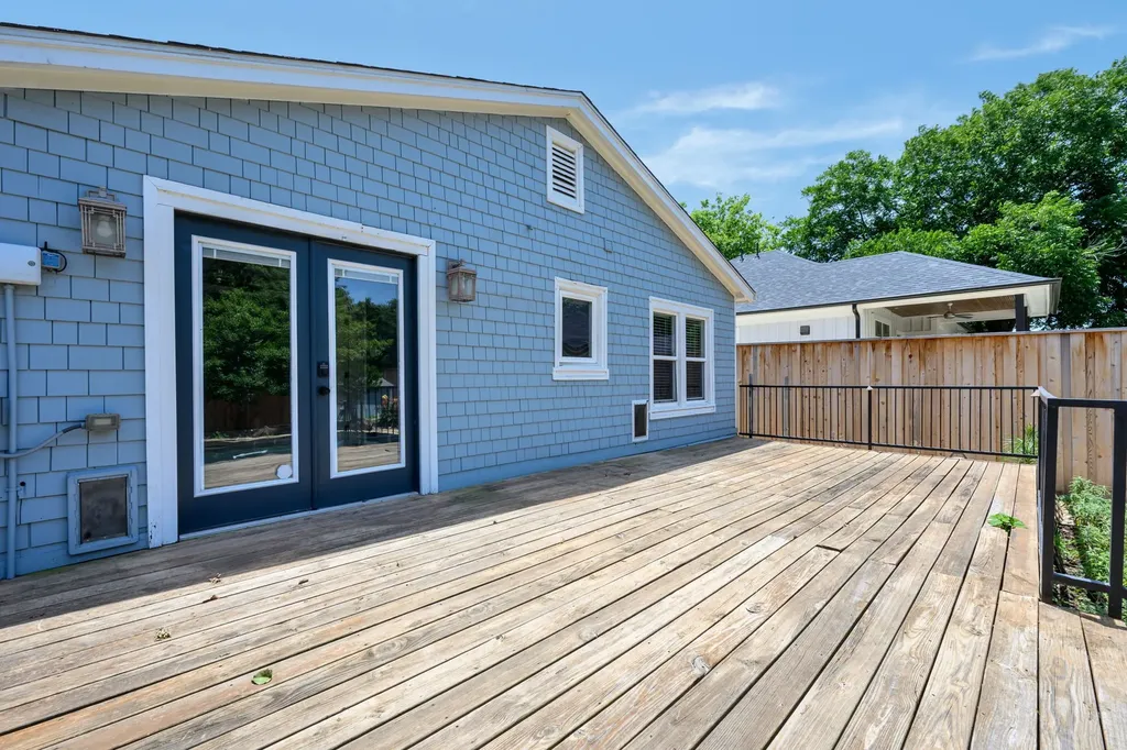 613 E Worth Street Grapevine TX 76051
