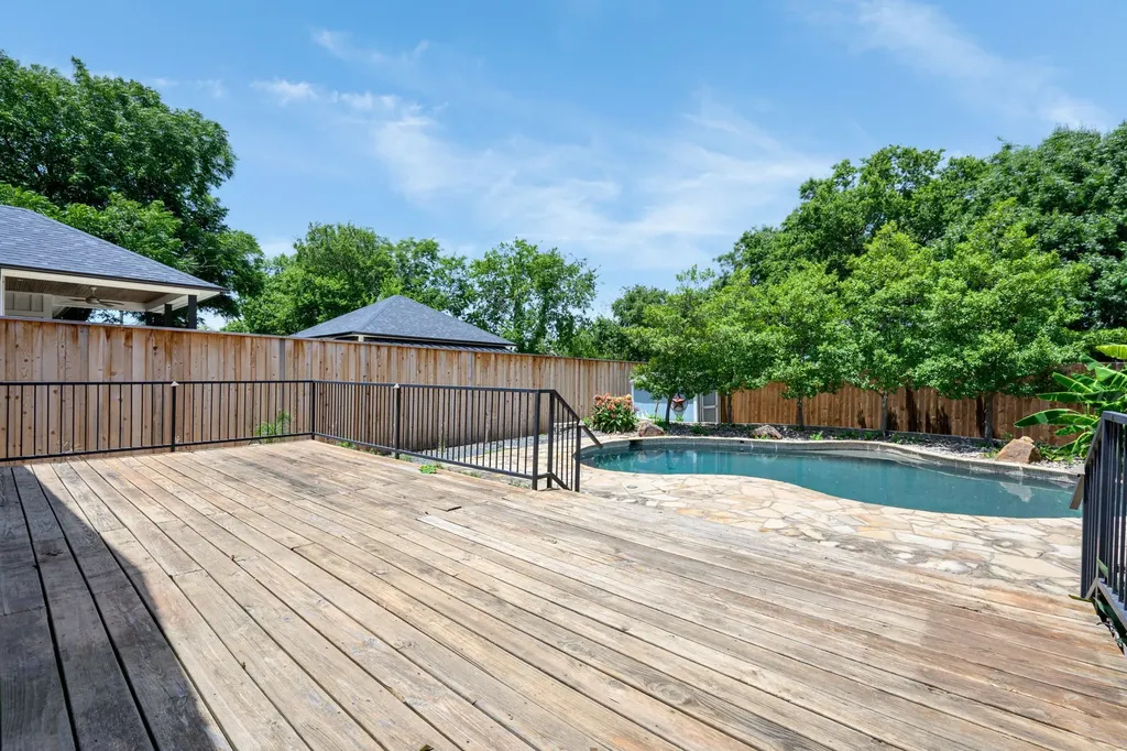 613 E Worth Street Grapevine TX 76051