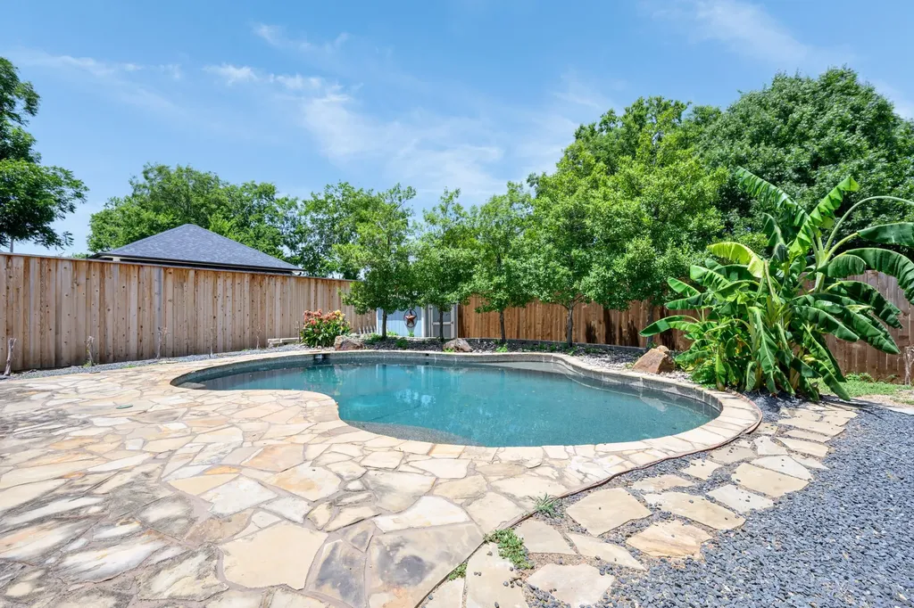 613 E Worth Street Grapevine TX 76051