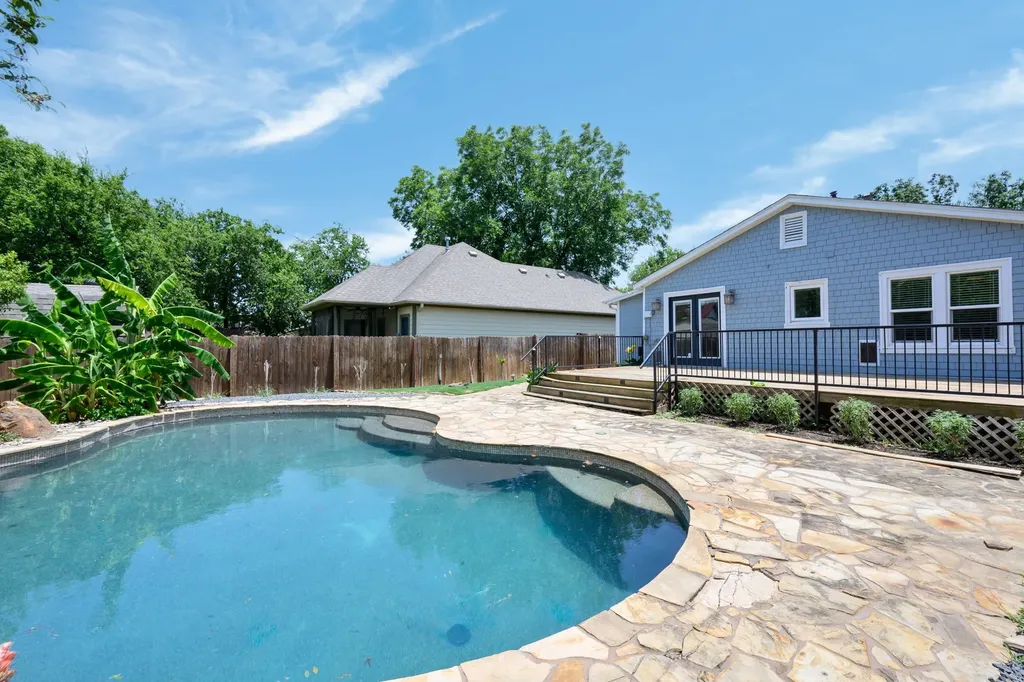 613 E Worth Street Grapevine TX 76051