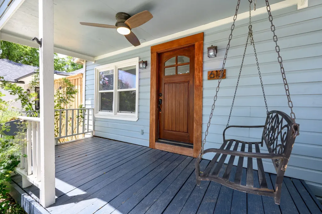613 E Worth Street Grapevine TX 76051