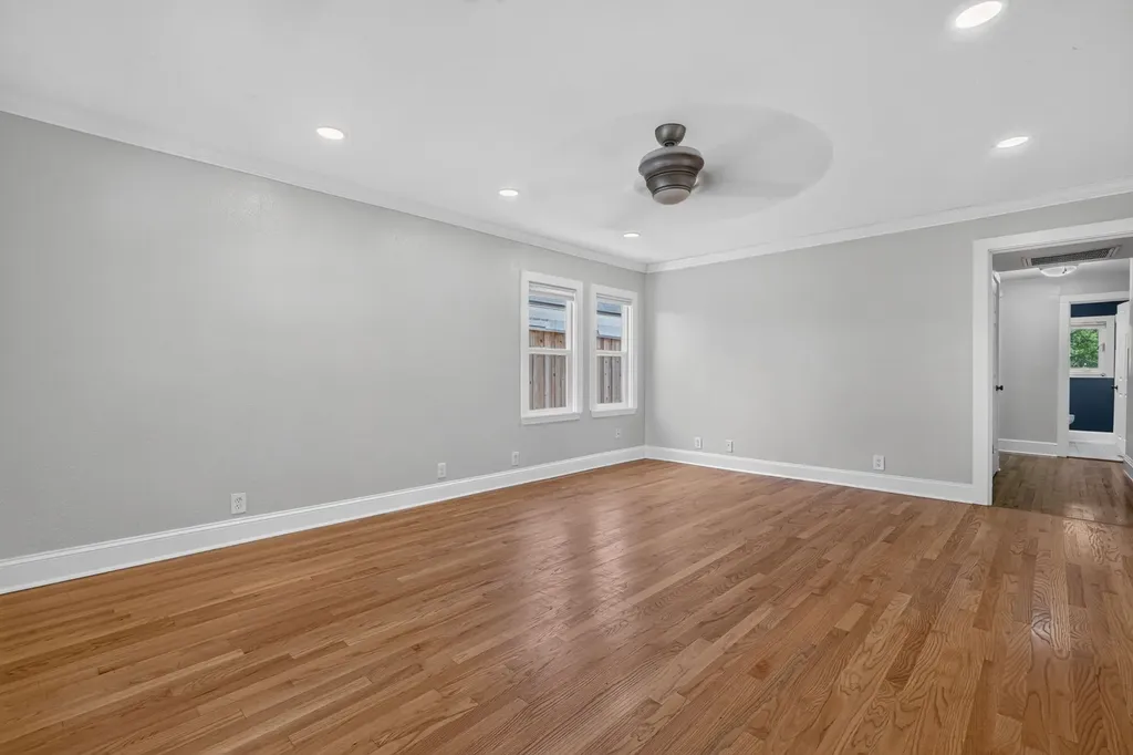 613 E Worth Street Grapevine TX 76051