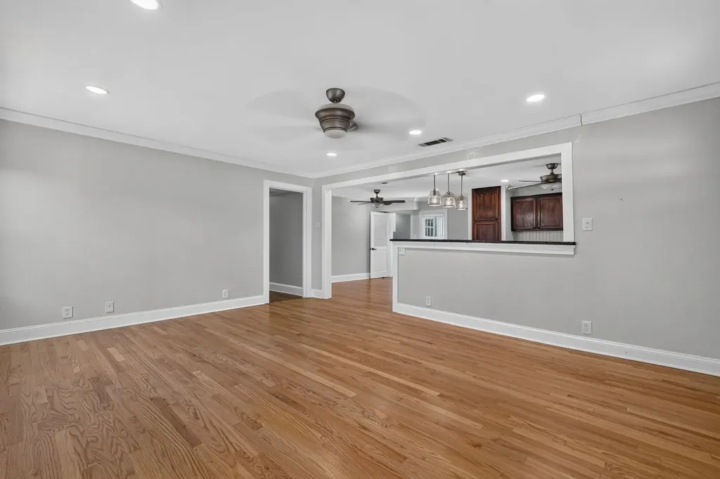 613 E Worth Street Grapevine TX 76051