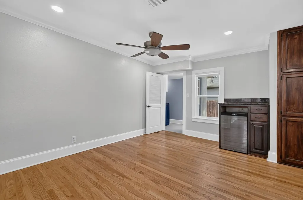 613 E Worth Street Grapevine TX 76051